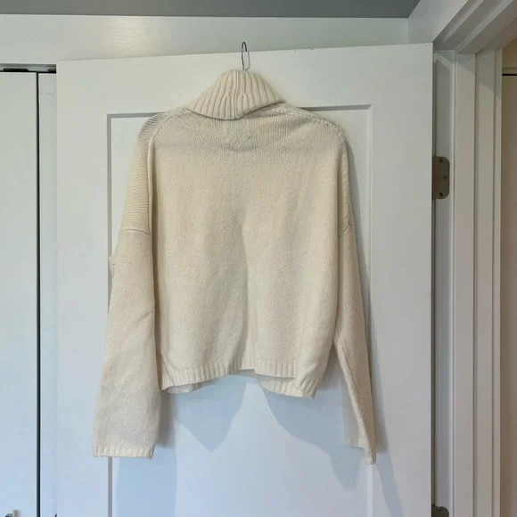 Abercrombie Turtleneck Sweater (Size Small, Off-White Color) - Picture 7 of 7